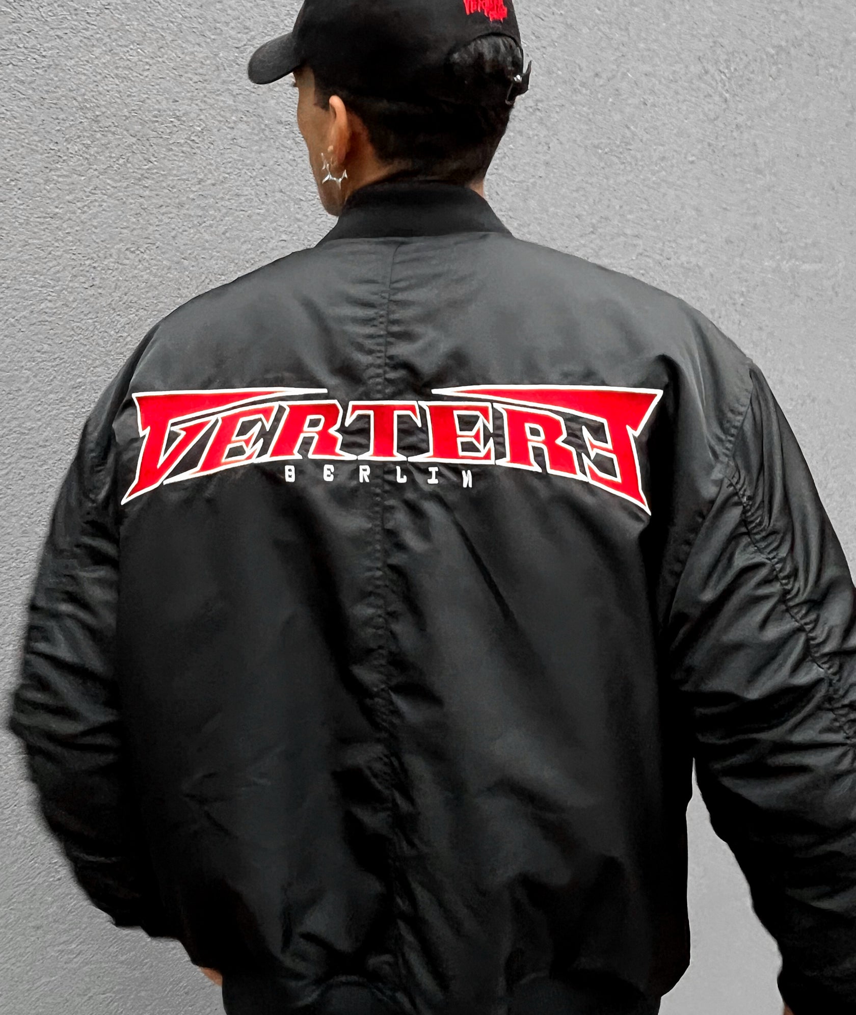 CLASSIC BOMBER JACKET - BLACK