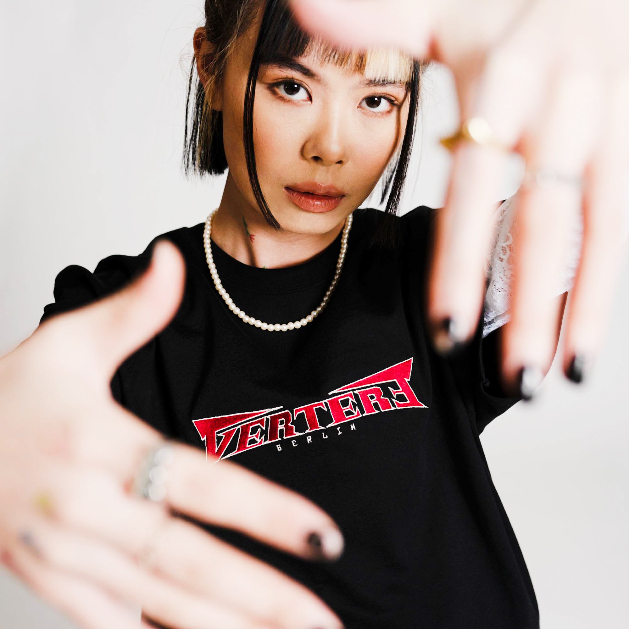 ROUGHNESS T-SHIRT - BLACK